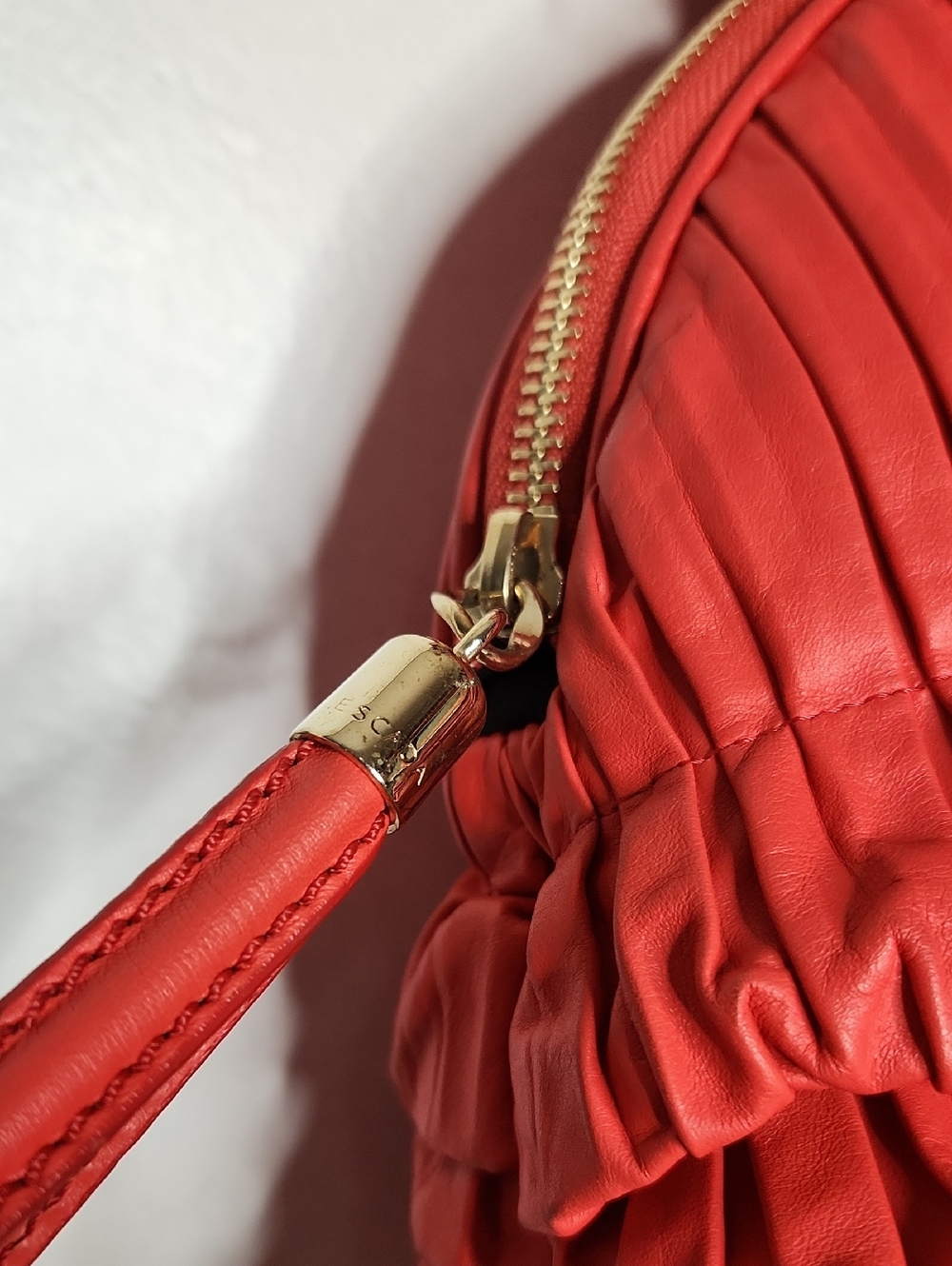 ESCADA PLEATED LEATHER Satchel. EUC Preloved item sold as is - Picture 3 of 8